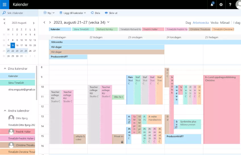 Skärmdump från Outlook webb: flera kalendrar samtidigt