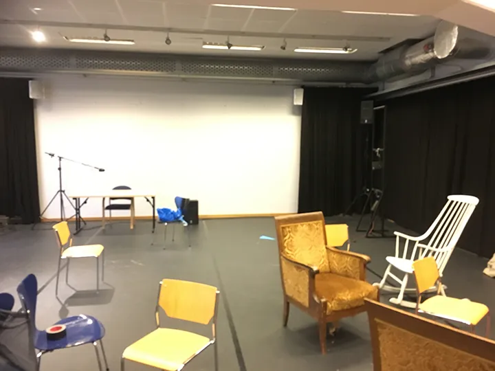 Studio D (322). Foto.