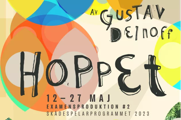 Bild: titeln Hoppet i ett handritat typsnytt mot en bakgrund med blandade färger och utsnitt ur en karta.